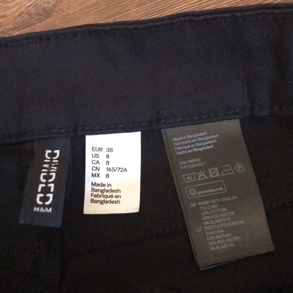 Divided Black jean shorts - Picture 3 of 3